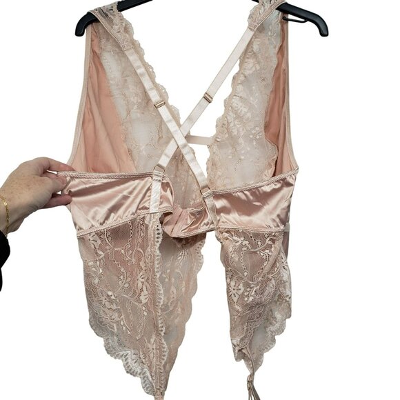 Oh La La Cheri Soft Cup Merry Widow with Plunging Neckline and Garter Straps - Picture 3 of 13